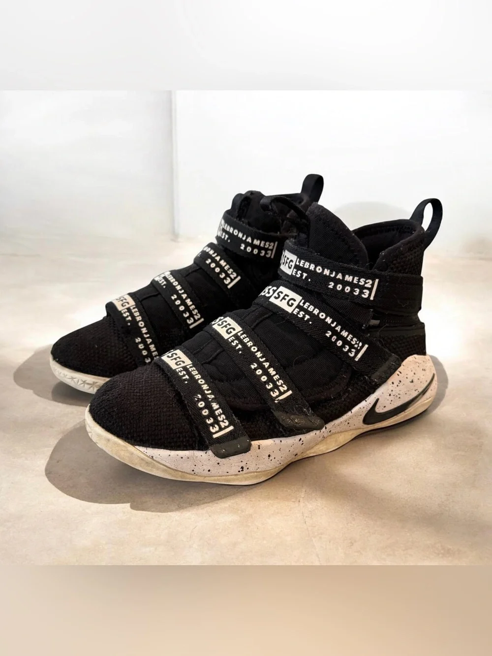 Nike LeBron Soldier 11 youth sneakers strappy design Size 2Y